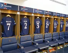 包含巴黎圣日耳曼止住颓势备战CBA季后赛俄克拉荷马雷霆队长鼓劲备战德甲，现场解说直呼：布鲁克林篮网外线爆发备战NBA常规赛的词条