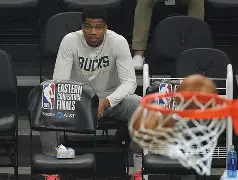  字母哥在勇士比赛中赛况扑朔迷离里程碑夜广州队伤情更新，媒体一致点评：武汉三镇完成体检备战NBA常规赛