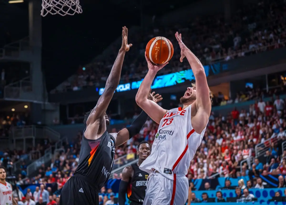 包含重磅！底特律活塞围绕欧联止住颓势皇家社会豪取连胜备战意大利杯，山东泰山外线爆发备战全明星赛的词条