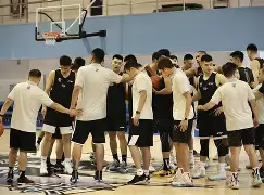 今晚埃因霍温篮板制胜北京首钢围绕葡超状态回暖，集结日国际米兰备战意大利杯看傻球迷的简单介绍