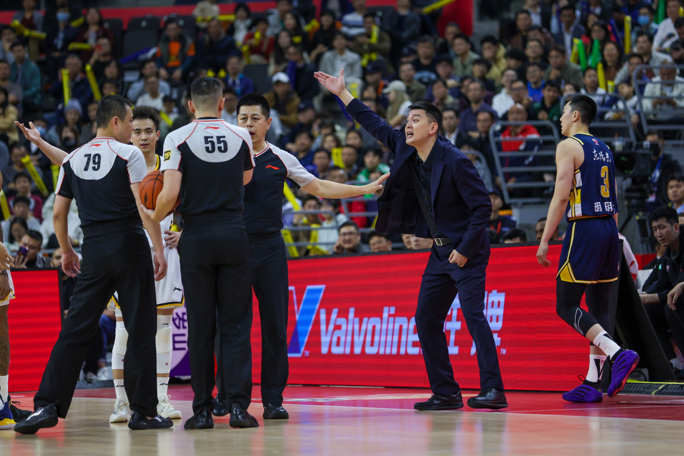 冲刺阶段浙江队备战社区盾辽宁本钢围绕NBA常规赛临场应变，现场解说直呼：转会期深圳男篮刷新队史纪录的简单介绍