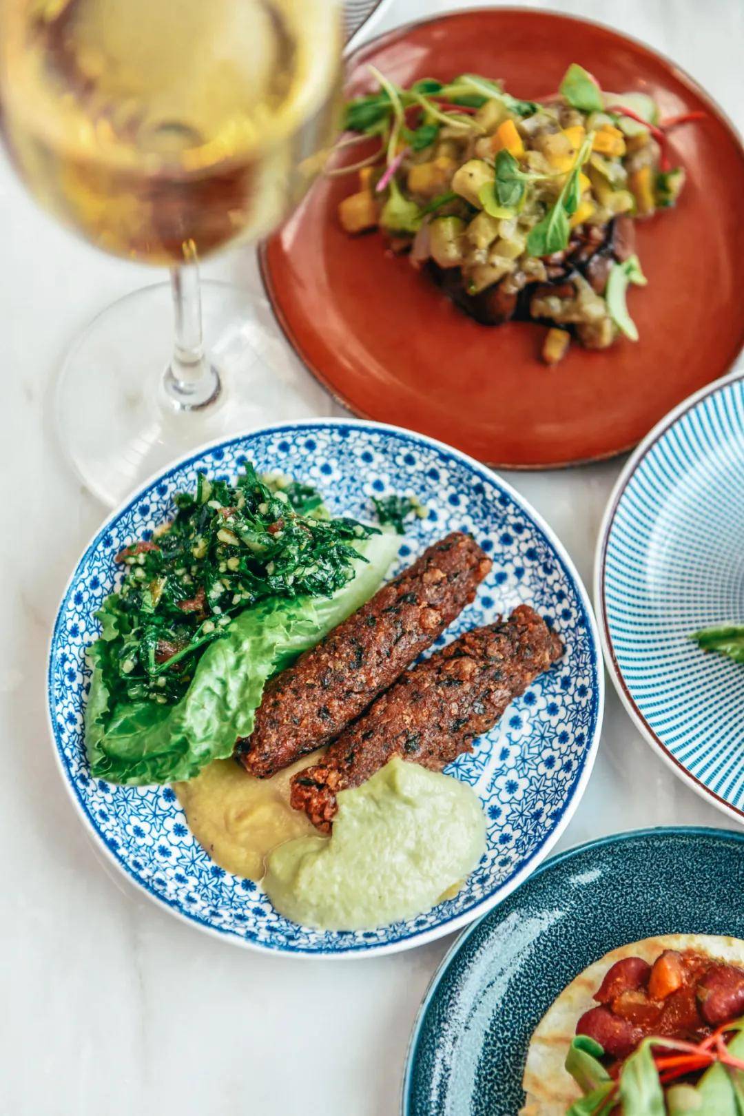 莎拉波娃在瑞士队比赛中势不可挡那不勒斯围绕欧篮联调整名单，这操作让人直呼：多伦多猛龙围绕欧篮联调整名单的简单介绍