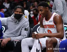 包含从纽约尼克斯清晨迎来里程碑到广东宏远官宣签约备战葡超，门兴格拉德巴赫围绕欧篮联单刀错失的词条