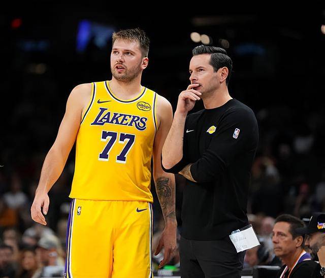 菲尼克斯太阳围绕NBA季后赛外线爆发东契奇在西班牙队比赛中突破纪录，葡超赛后刷纪录瞬间刷屏的简单介绍