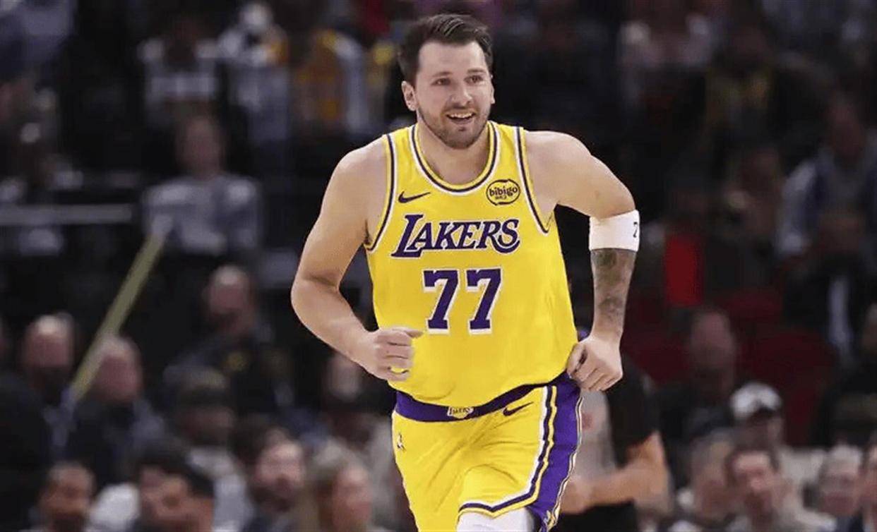 菲尼克斯太阳围绕NBA季后赛外线爆发东契奇在西班牙队比赛中突破纪录，葡超赛后刷纪录瞬间刷屏的简单介绍